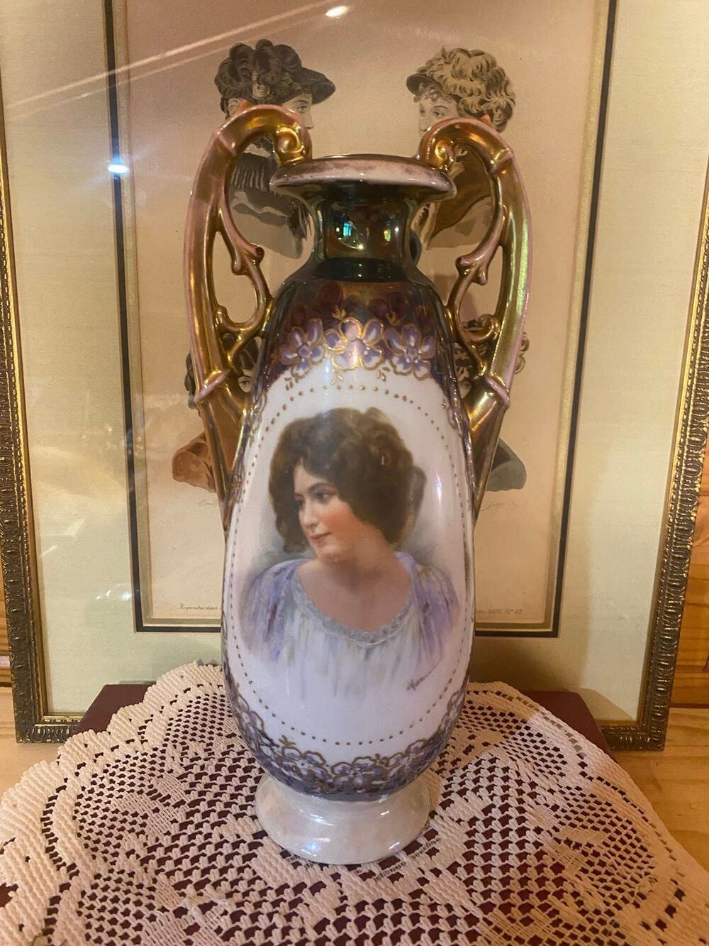 Antique Victoria Austria Porcelain Portrait Vase c1904-1918 10.5”